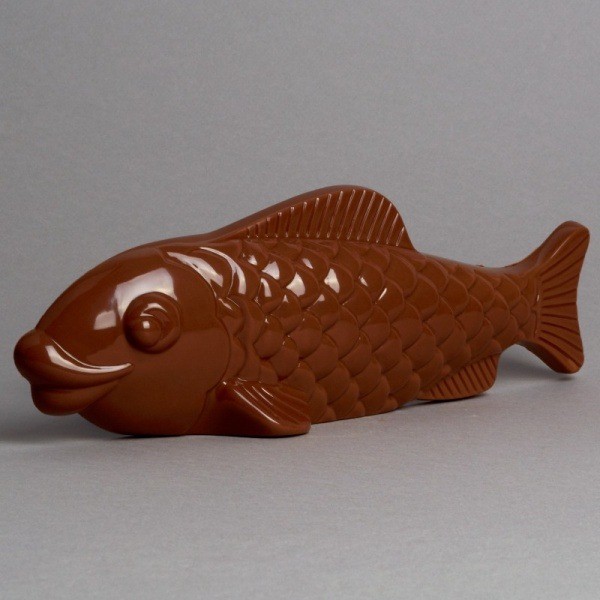 Moulage Poisson de Pâques en Chocolat au Lait de Stéphane Pasco, artisan Chocolatier à Nantes