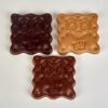 BVN, le Biscuit Vertou Nantais au Chocolat Noir, Lait ou Blond, de Stéphane Pasco BVN, le Biscuit Vertou Nantais de Stéphane Pasco, Biscuit au Gianduja, Praliné Noisette et Sablé Breton, enrobé de Chocolat Noir, Lait ou Blond