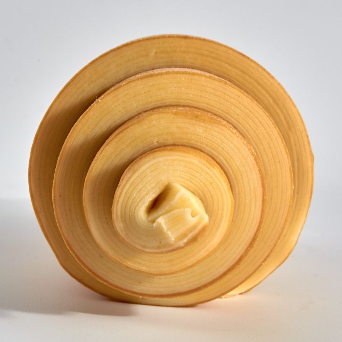 Vue du feuilletage du croissant au Beurre du pâtissier nantais Stéphane Pasco, après la pousse et avant cuisson