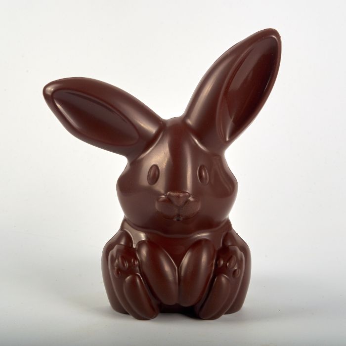 Moulage Lapin de Pâques en Chocolat Noir de Stéphane Pasco, artisan Chocolatier à Nantes