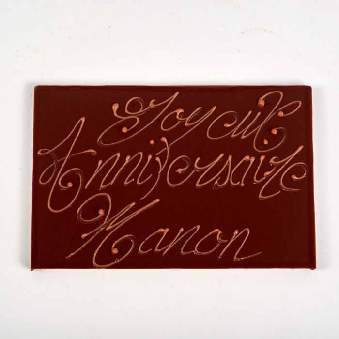 Plaque personnalisée en chocolat, à disposer sur vos pâtisseries, de Stéphane Pasco, Chocolatier à Nantes
