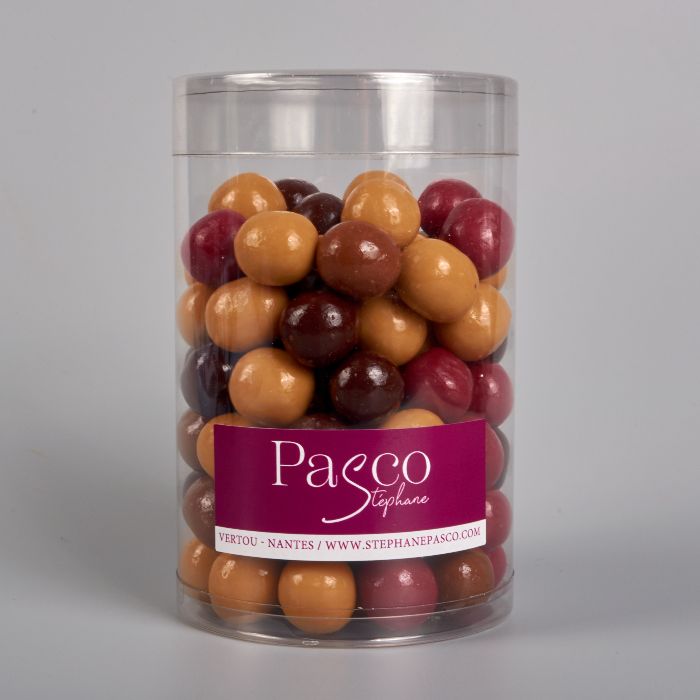 Boite de 150 g de Crousti'Croc de Stéphane Pasco Boite de 150g de Crousti'Croc, Bonbons de Céréales croustillantes enrobées de Chocolat Noir, Caramel, Blond et Framboise, de Stéphane Pasco, artisan Confiseur à Nantes et Vertou