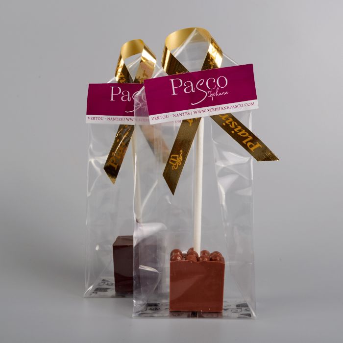Sucette à Chocolat Chaud, en Chocolat Noir ou Lait de Stéphane Pasco Sucette à Chocolat Chaud, en Chocolat Noir ou Lait de Stéphane Pasco, Chocolatier à Nantes et à Vertou, toute en gourmandise