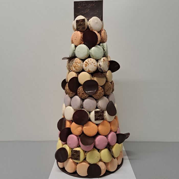 Pièce Montée de Macarons et Cône Chocolat de Stéphane Pasco, Pâtissier à Nantes et Vertou