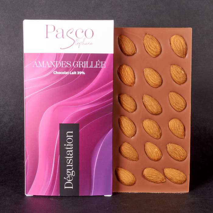 Tablette de Chocolat Lait Amandes Grillées 39% Dégustation de Stéphane Pasco Tablette de Chocolat Lait Amandes Grillées 39% Dégustation de Stéphane Pasco, artisan Chocolatier à Nantes et Vertou