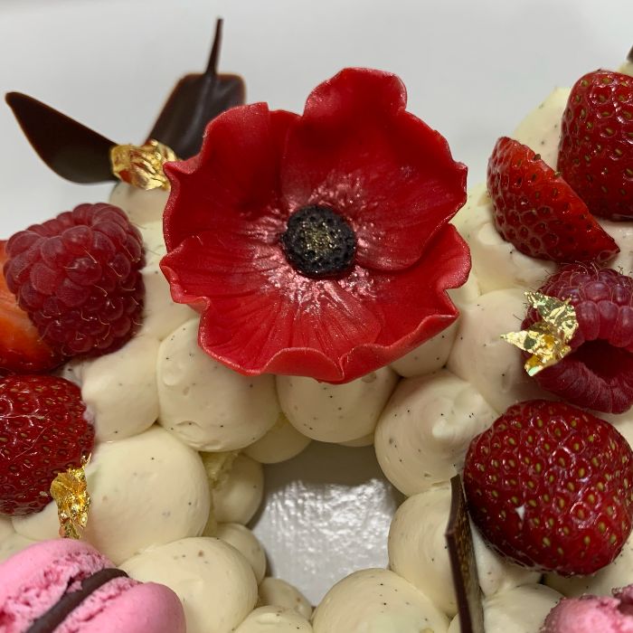 Détail d'un coquelicot sur un Number Cake, de Stéphane Pasco, artisan Pâtissier à Nantes et Vertou