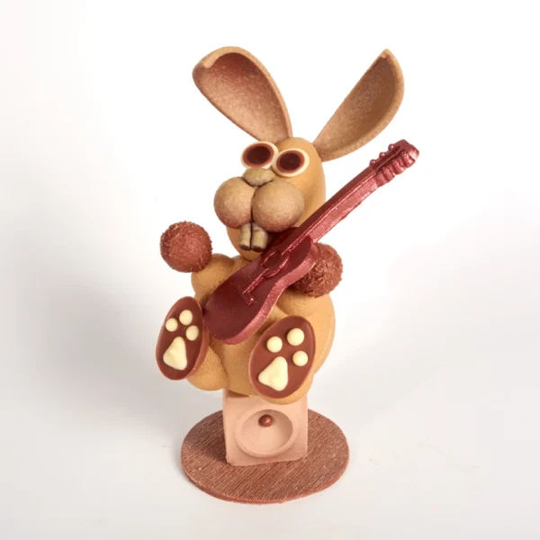 Rocky le Lapin Guitariste 190 g : Montage de Pâques en Chocolat Lait et Blond